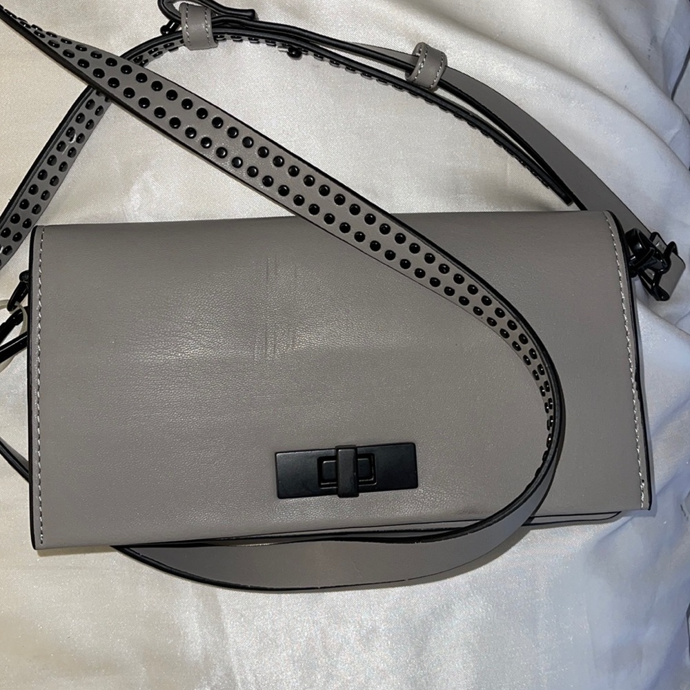 Grey purse 👛